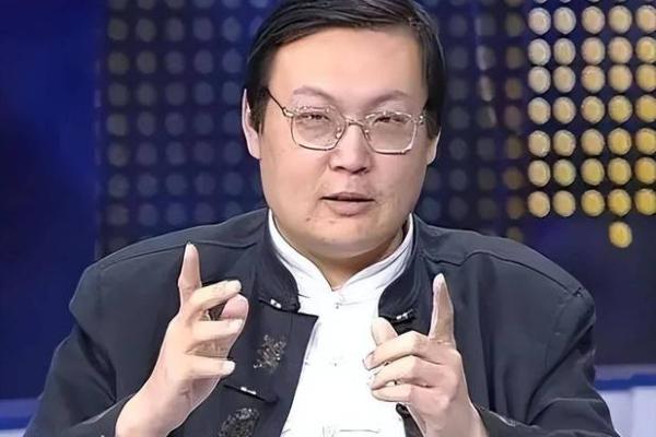浅谈名嘴梁宏达之生辰八字