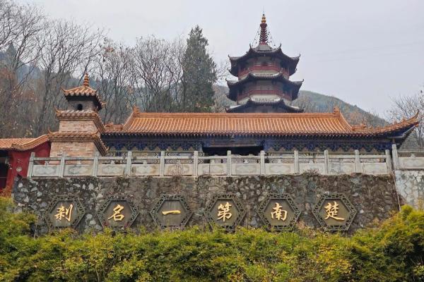 月老祠堂在哪里,泰山顶上的月老庙
