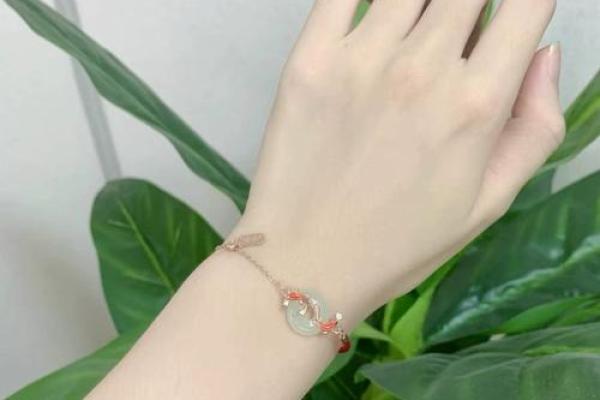 风水女人戴什么招财最灵验手链还是项链