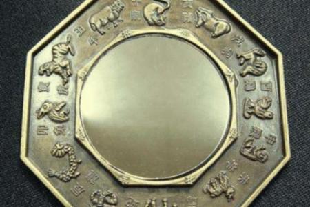 风水大师的_为什么门前要放把刀