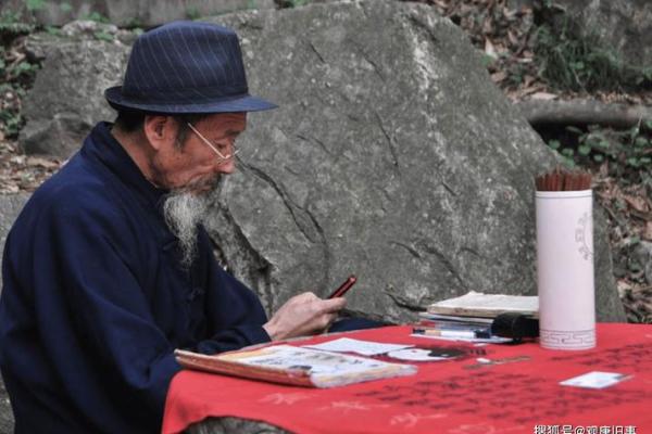 河南俩算命先生为争地盘吵架，围观者感叹可以算别人不能算自己？
